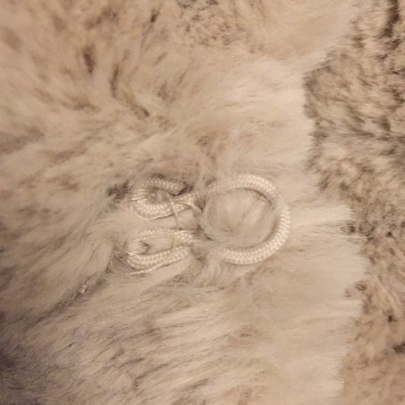 A  Mango NWNT faux fur   beige coat - Picture 5 of 6